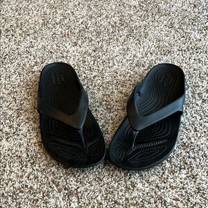 Women’s Crocs flip flops.